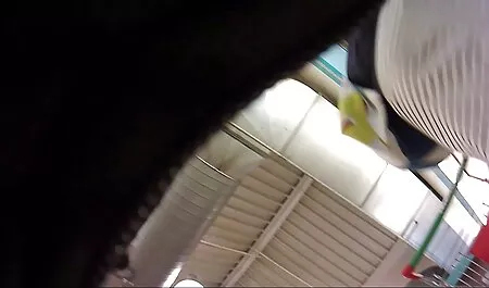 Lujoso afeitado morena coño chorros de un veteranas buenas follando consolador