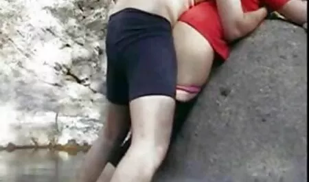 Sensual Latina follada veteranas serviporno sólidamente y sólidamente en la calle