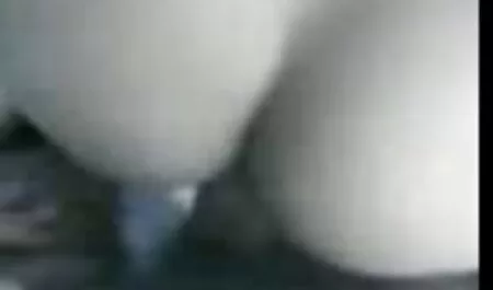 Joven Japonés hermana con una multitud de pretendientes y consigue un veteranascogiendo creampie