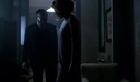 Jóvenes estrellas porno organizar un striptease veteranascogiendo y una paja antes de lavar