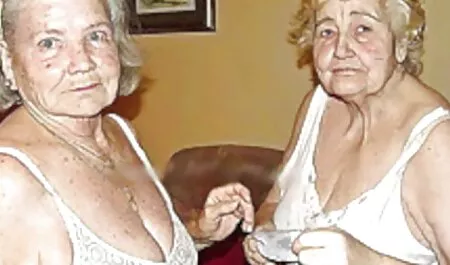 Pikaper unique follada la joven grandmother en la entrance veteranas colombianas follando