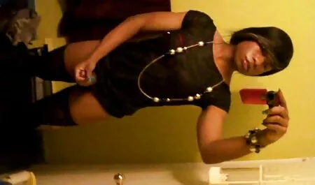 Joven y apretado L. monta una polla dura videos de veteranas culiando