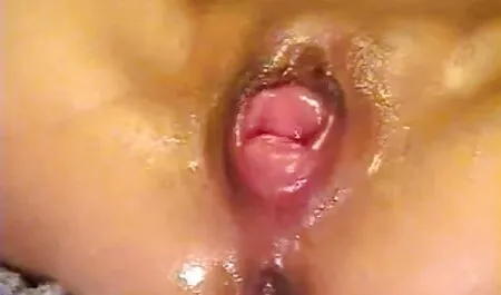 Una joven de Ébano puta se folla a un hombre negro por el veteranas follando videos gratis bien de su coche fresco