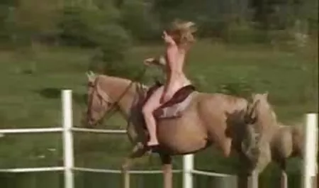 Un joven paciente muy emocionado de ser xnxxveteranas un médico y accedió a tener sexo con él